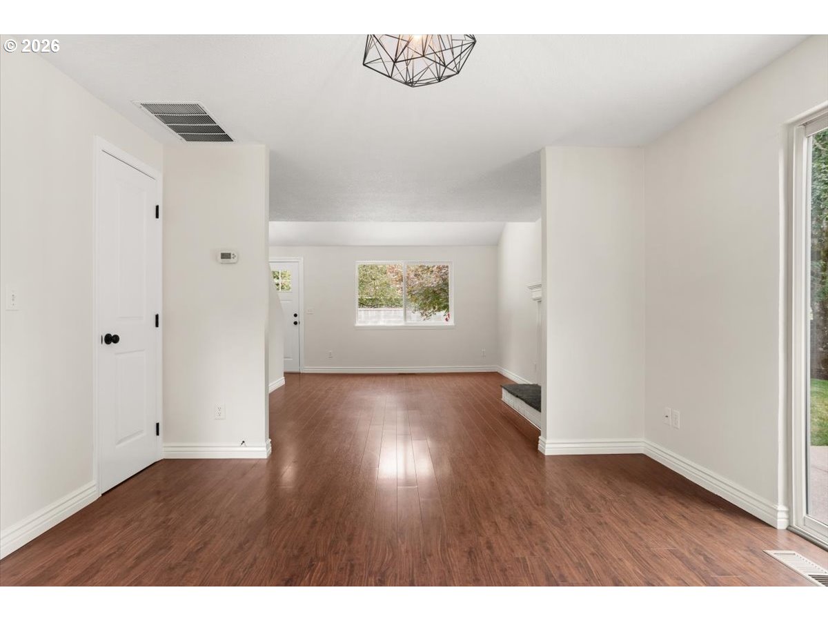 8125 Southwest Pine Street Portland, OR 97223 - Photo 9 of 44