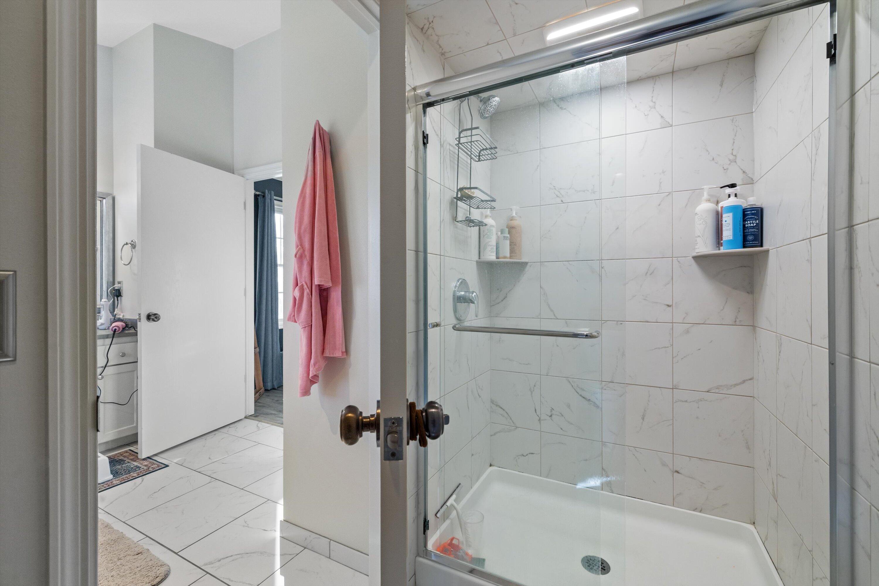 3518 17th Street Kenosha, WI 53144 - Photo 22 of 45 Primary bathroom