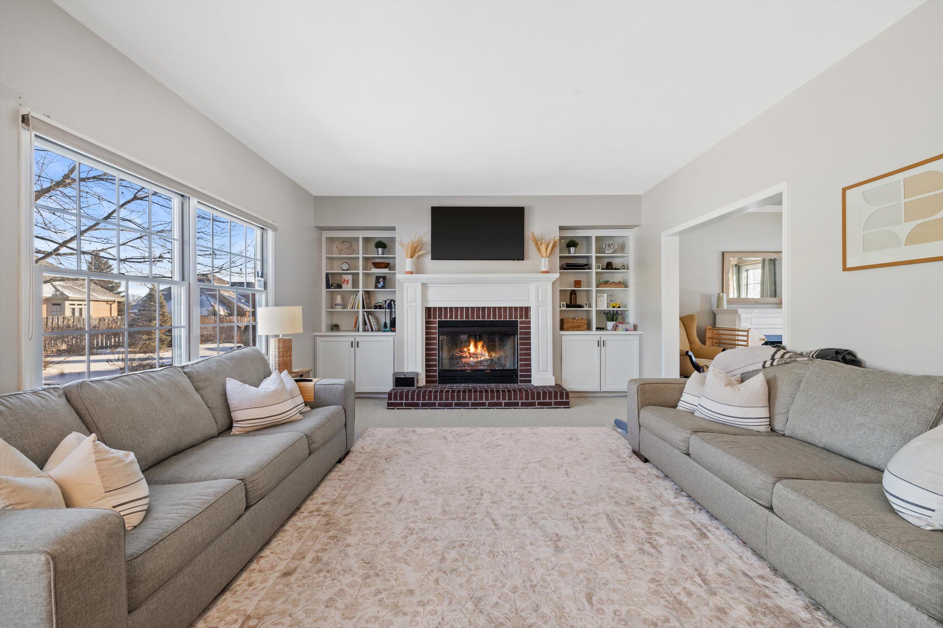 3518 17th Street Kenosha, WI 53144 - Photo 3 of 45 Living room