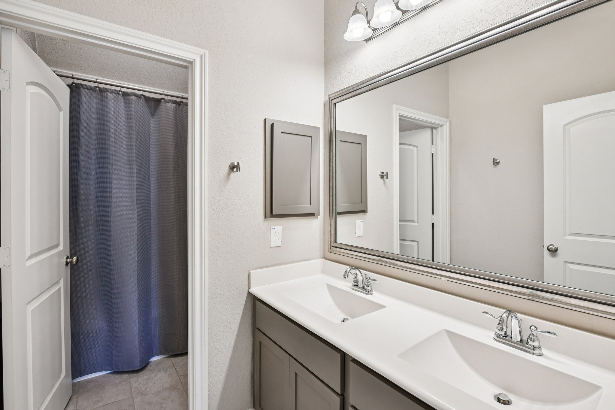 230 Biltmore Loop Montgomery, TX 77316 - Photo 27 of 39 Upstairs bathroom is located just off of the gameroom.