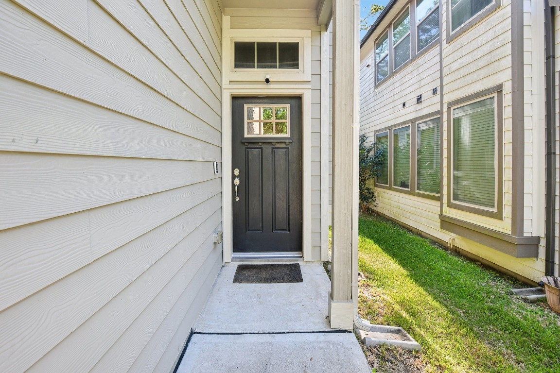 230 Biltmore Loop Montgomery, TX 77316 - Photo 4 of 39 Welcome home to 230 Biltmore Loop!