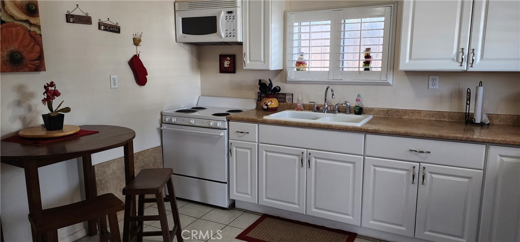 5120 Colorado River Road Blythe, CA 92225 - Photo 44 of 57 Casita kitchen