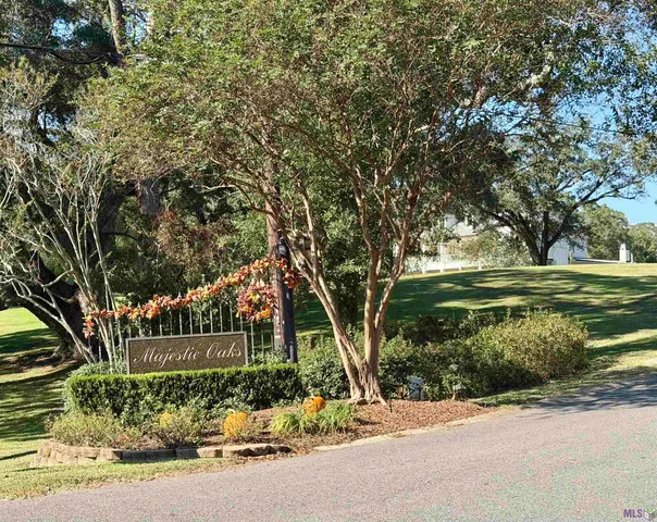 $385,000 | 21 North Stately Oaks Drive, Baton Rouge, LA 70810