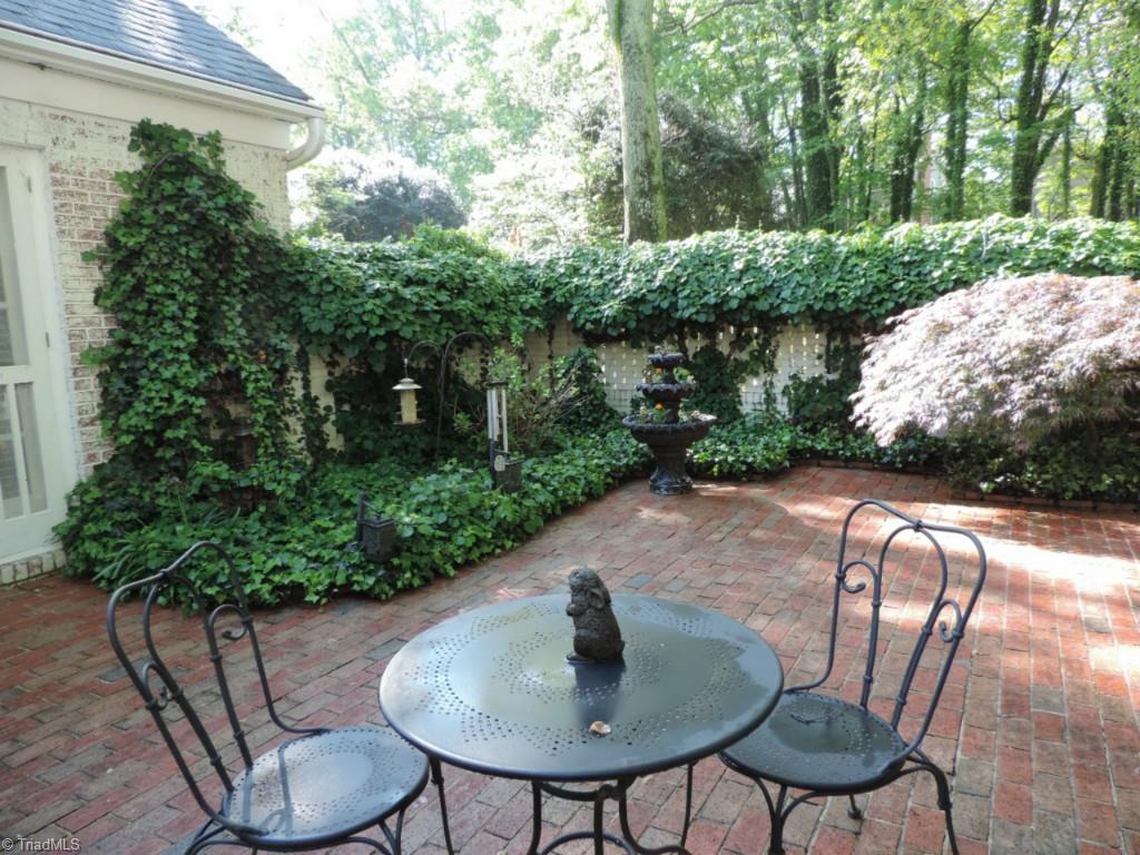3701 Lewiston Road Greensboro, NC 27410 - Photo 24 of 30 Additional view of courtyard.