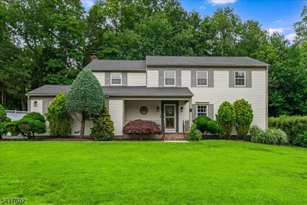 $900,000 | 2 School View Drive, Morris Plains, NJ 07950