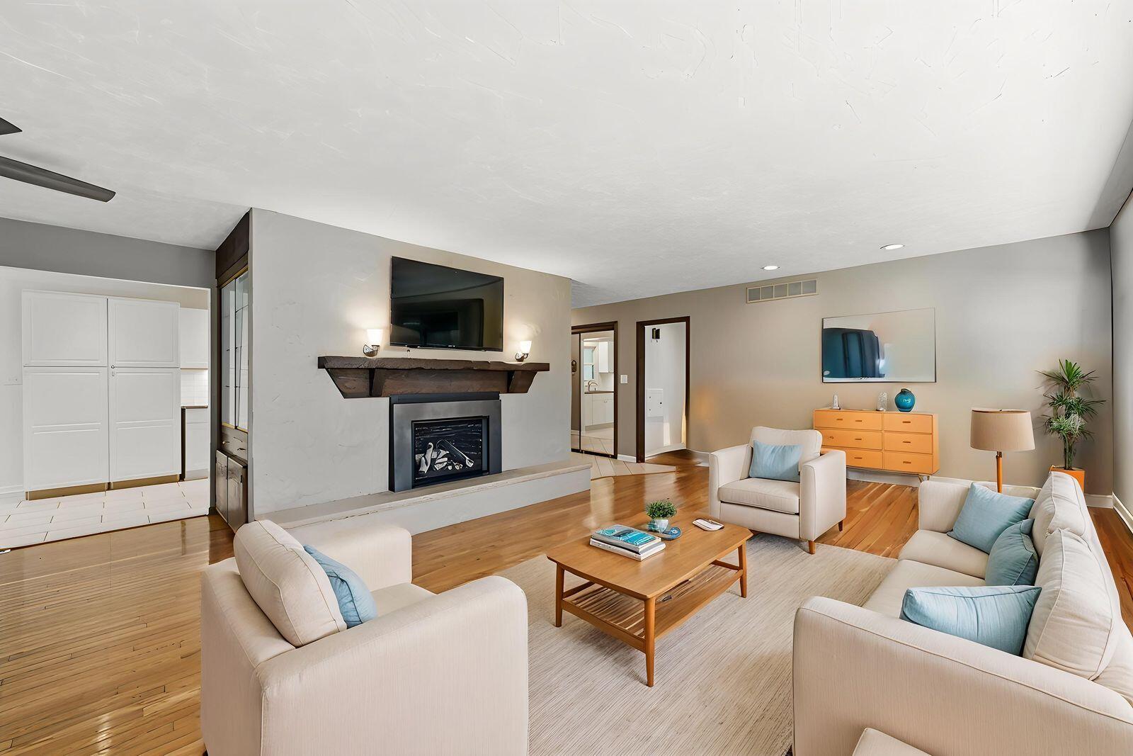 611 West Mequon Road Mequon, WI 53092 - Photo 16 of 42 3