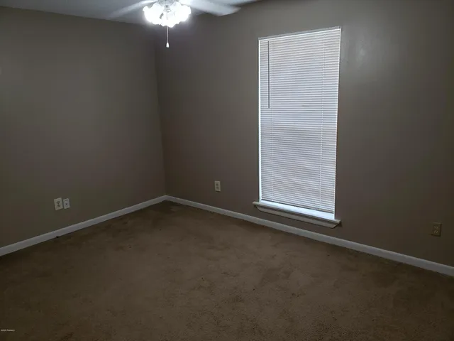 $1,200 | 230 Briarcliff Drive, Youngsville, LA 70592