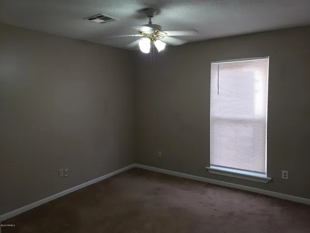 $1,200 | 230 Briarcliff Drive, Youngsville, LA 70592