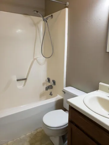 $1,200 | 230 Briarcliff Drive, Youngsville, LA 70592