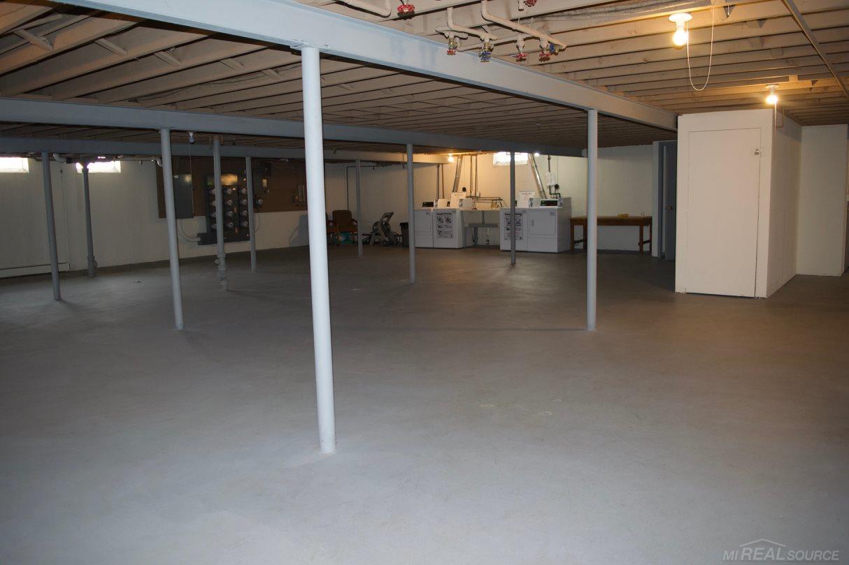 1121 Tienken Court Rochester, MI 48306 - Photo 31 of 35 50007864-30.JPG