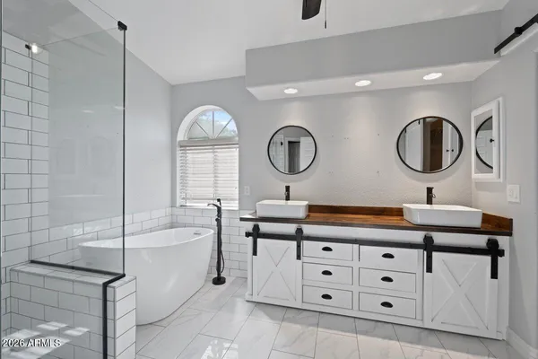 $709,999 | 4658 East Kelly Drive, Gilbert, AZ 85209