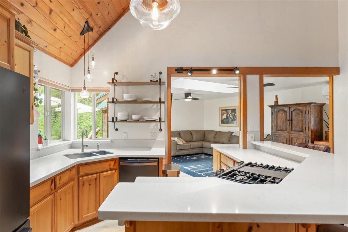 4110 Red Fir Loop Weed, CA 96094 - Photo 9 of 38 09-4110 Red Fir Loop 9