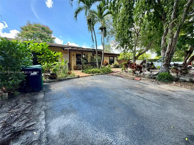 $450,000 | 13527 Southwest 101st Lane, Miami, FL 33186