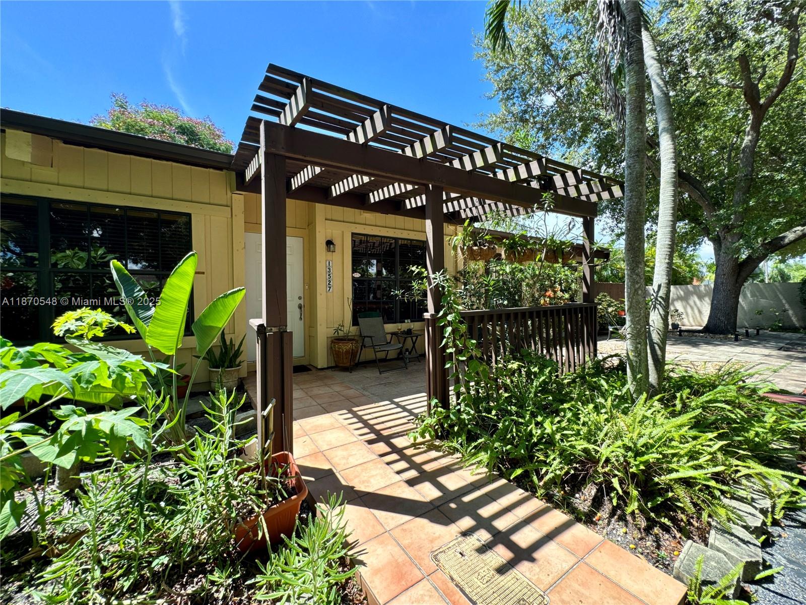 13527 Southwest 101st Lane Miami, FL 33186 - Photo 4 of 45