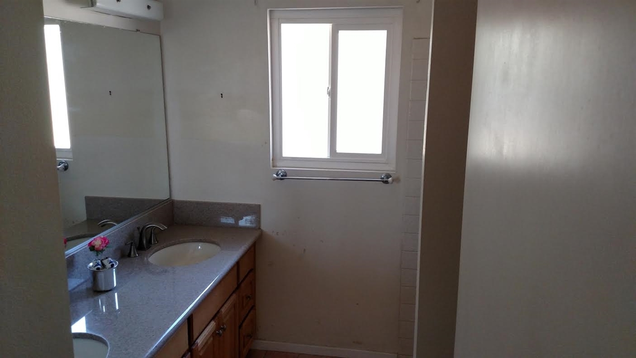 752 Rocking Horse Road Vista, CA 92081 - Photo 12 of 20 Gallery Image 12