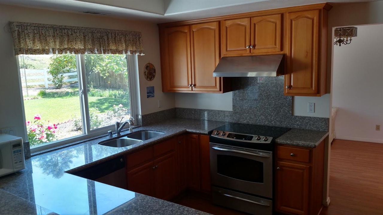752 Rocking Horse Road Vista, CA 92081 - Photo 4 of 20 Gallery Image 4