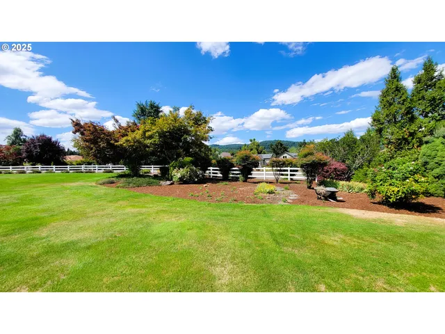 $799,990 | 39136 Easton Lane, Springfield, OR 97478