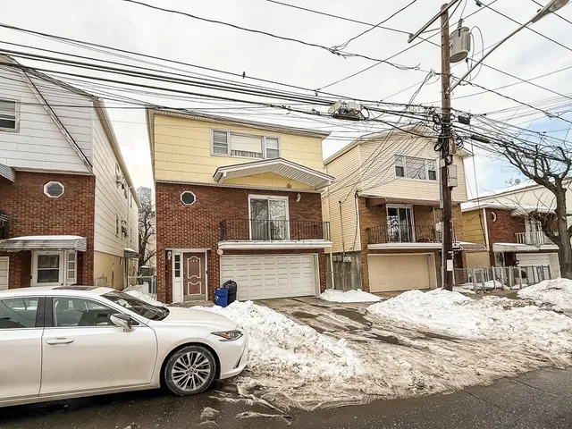 a view of a car park in front of house