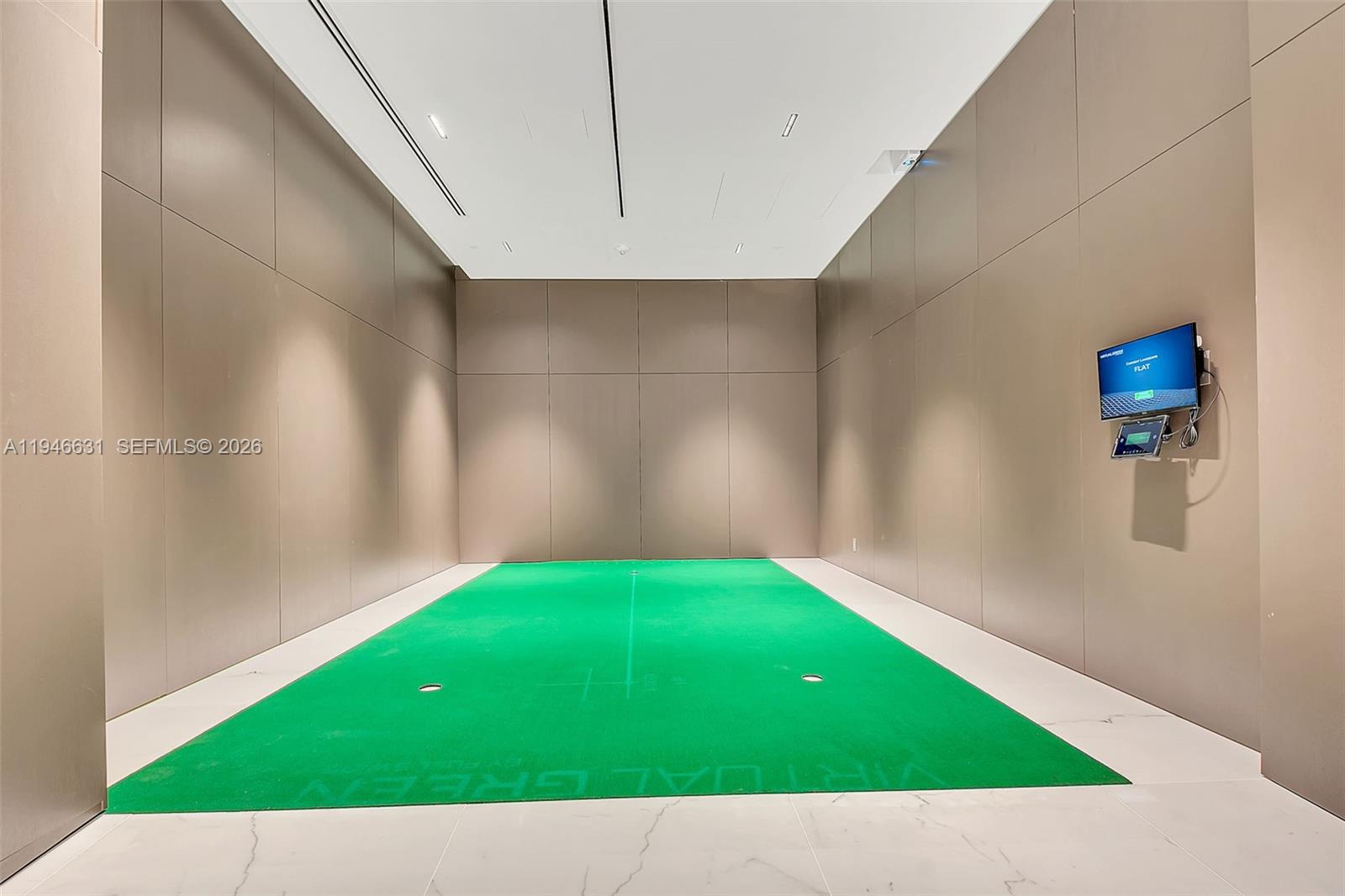 300 Biscayne Blvd Way, Unit 2808 Miami, FL 33131 - Photo 8 of 33 a view of an empty room with a window