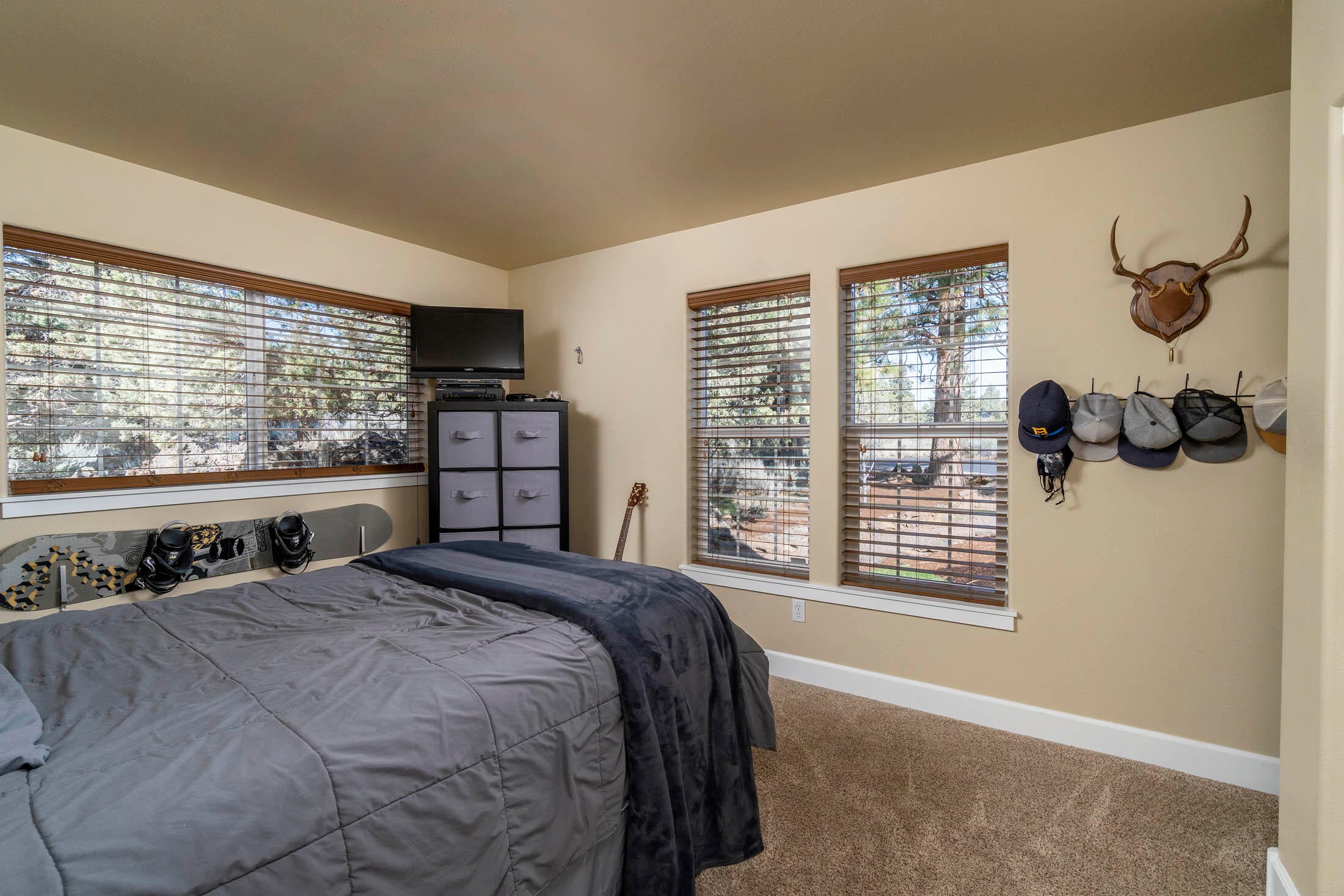 60898 Raintree Court Bend, OR 97702 - Photo 17 of 25 60898 Raintree Dr_0040 copy