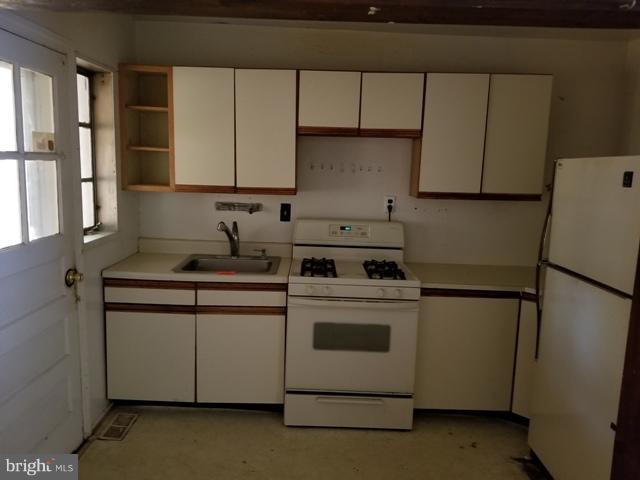 442 Old Home Road Baltimore, MD 21206 - Photo 2 of 12 a kitchen with appliances a sink and a refrigerator