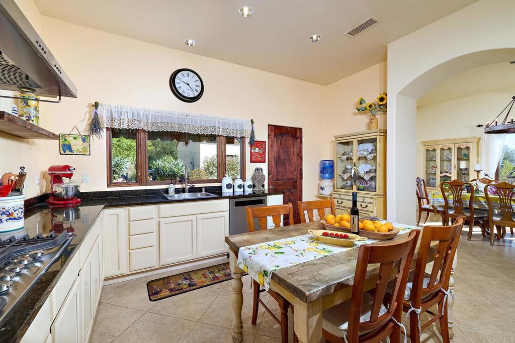 2970 El Coyote Run Fallbrook, CA 92028 - Photo 16 of 43