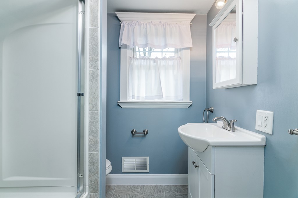 150 Lewiston Street Warwick, RI 02889 - Photo 17 of 24