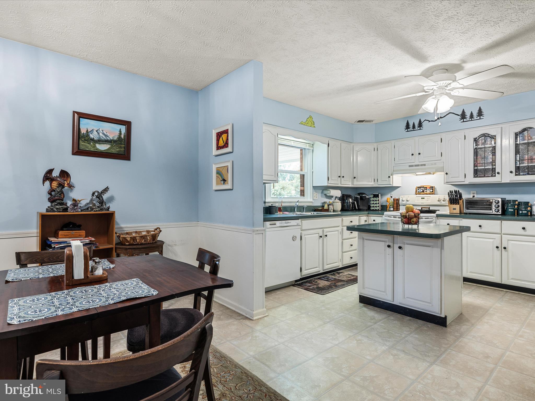 303 Beechcroft Road Winchester, VA 22601 - Photo 11 of 34 Breakfast Area to Kitchen