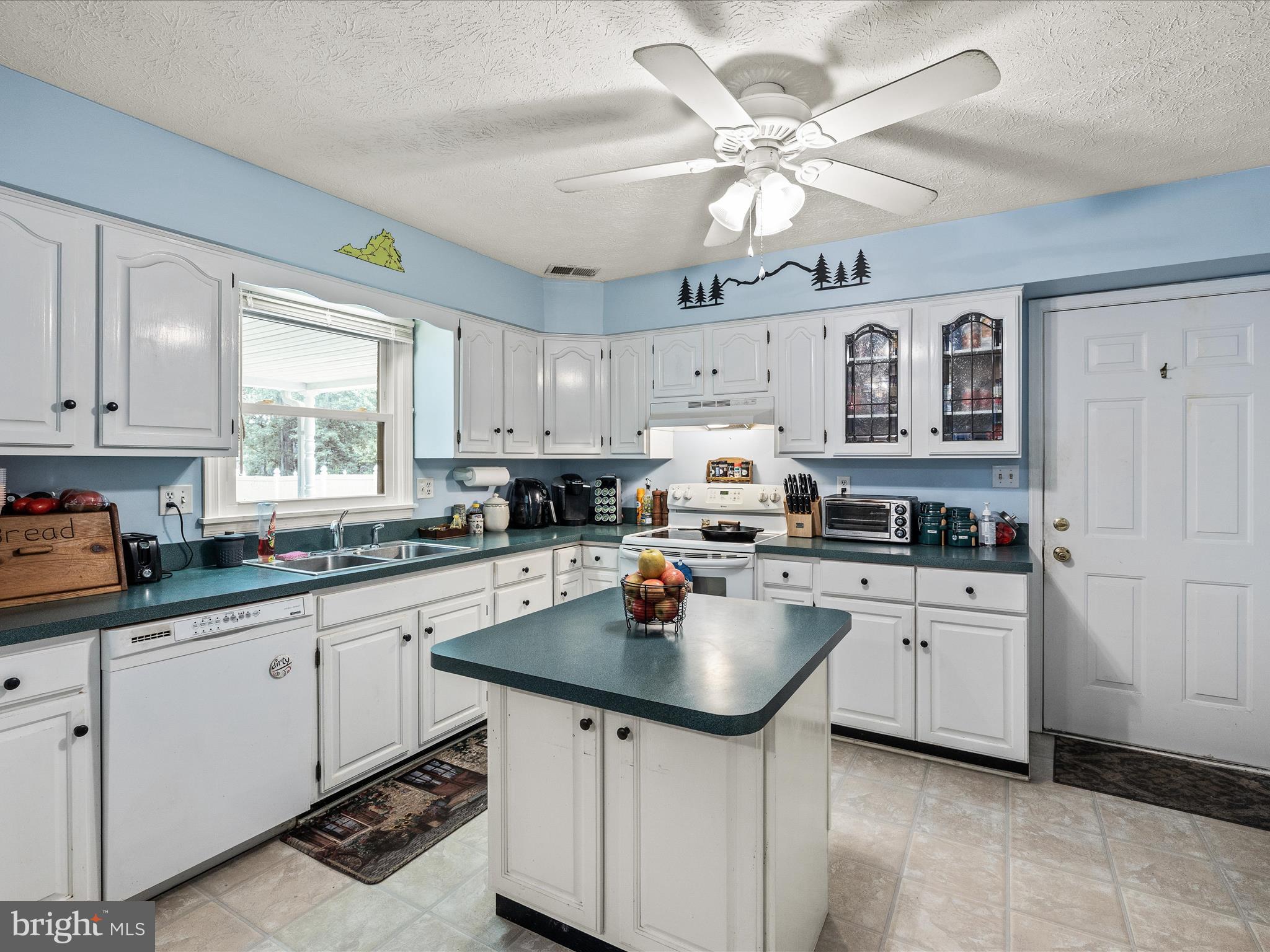 303 Beechcroft Road Winchester, VA 22601 - Photo 13 of 34 Kitchen