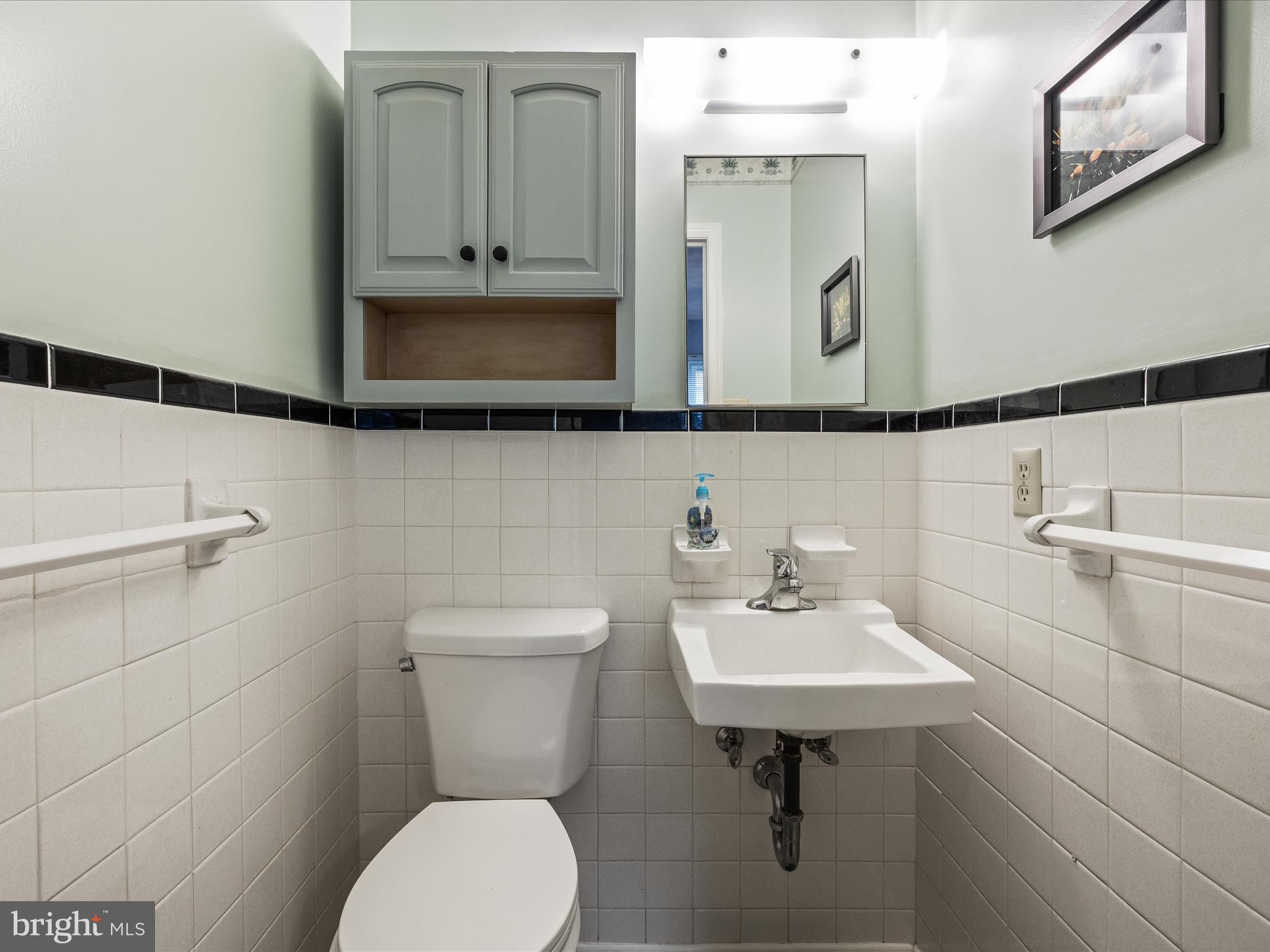 303 Beechcroft Road Winchester, VA 22601 - Photo 19 of 34 Bathroom