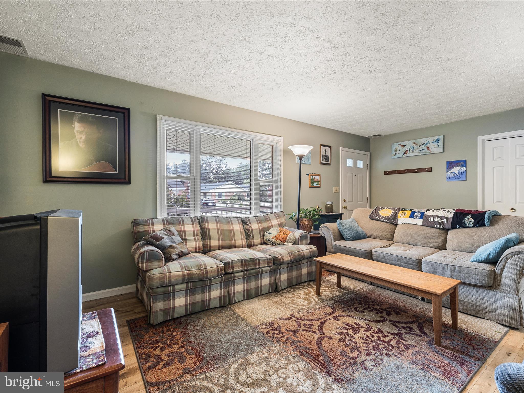 303 Beechcroft Road Winchester, VA 22601 - Photo 8 of 34 Living Room