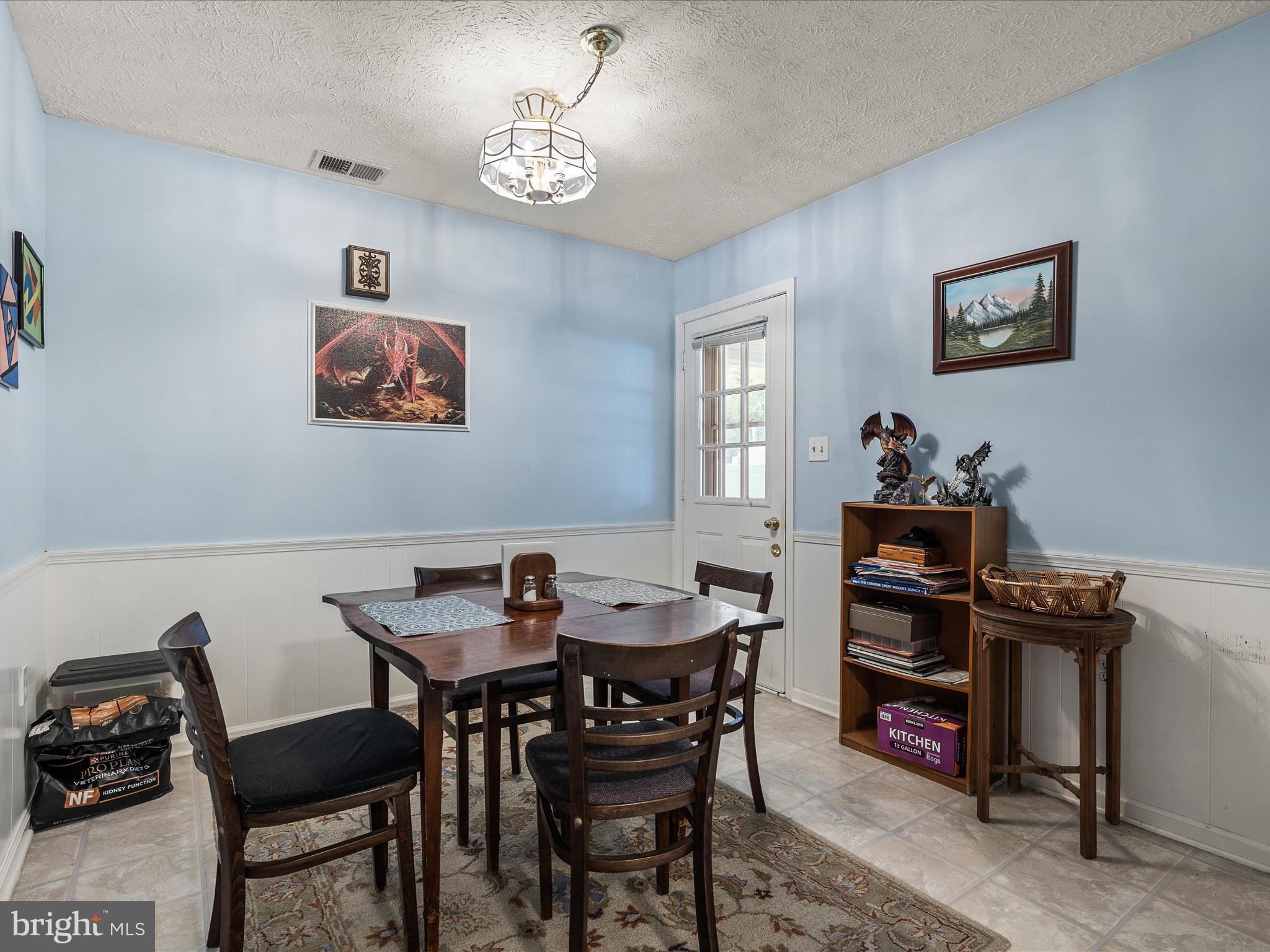 303 Beechcroft Road Winchester, VA 22601 - Photo 10 of 34 Breakfast Area