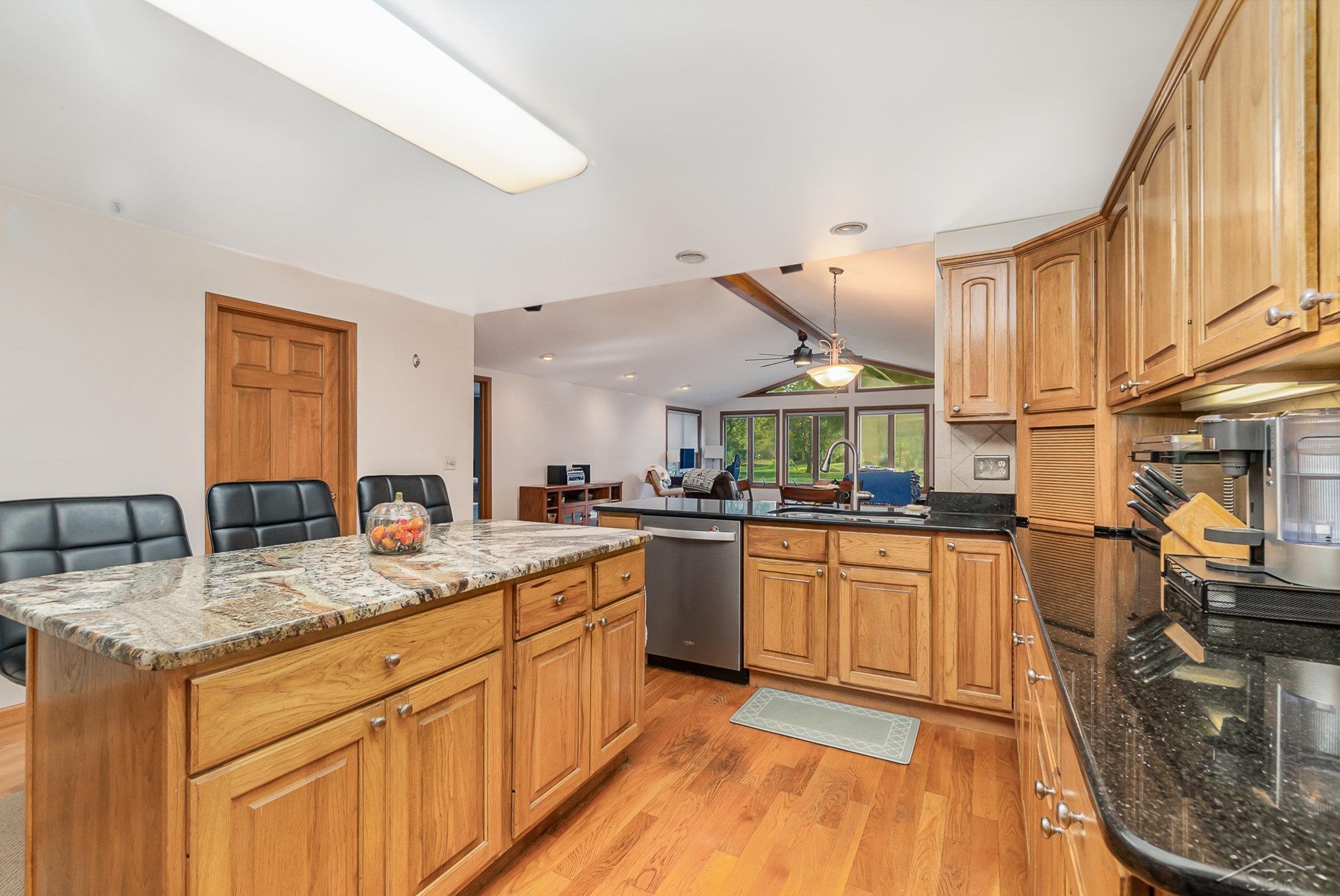 8675 North River Road Freeland, MI 48623 - Photo 8 of 28