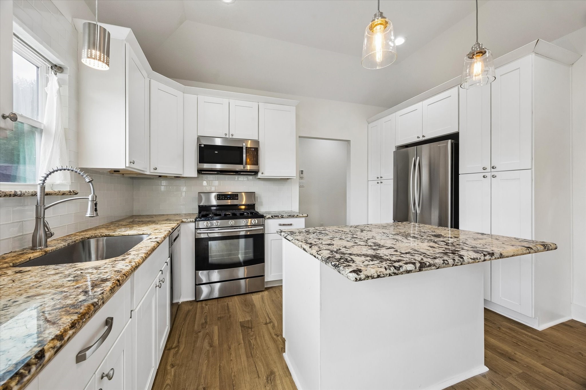 5105 Chapman Street Houston, TX 77009 - Photo 12 of 49