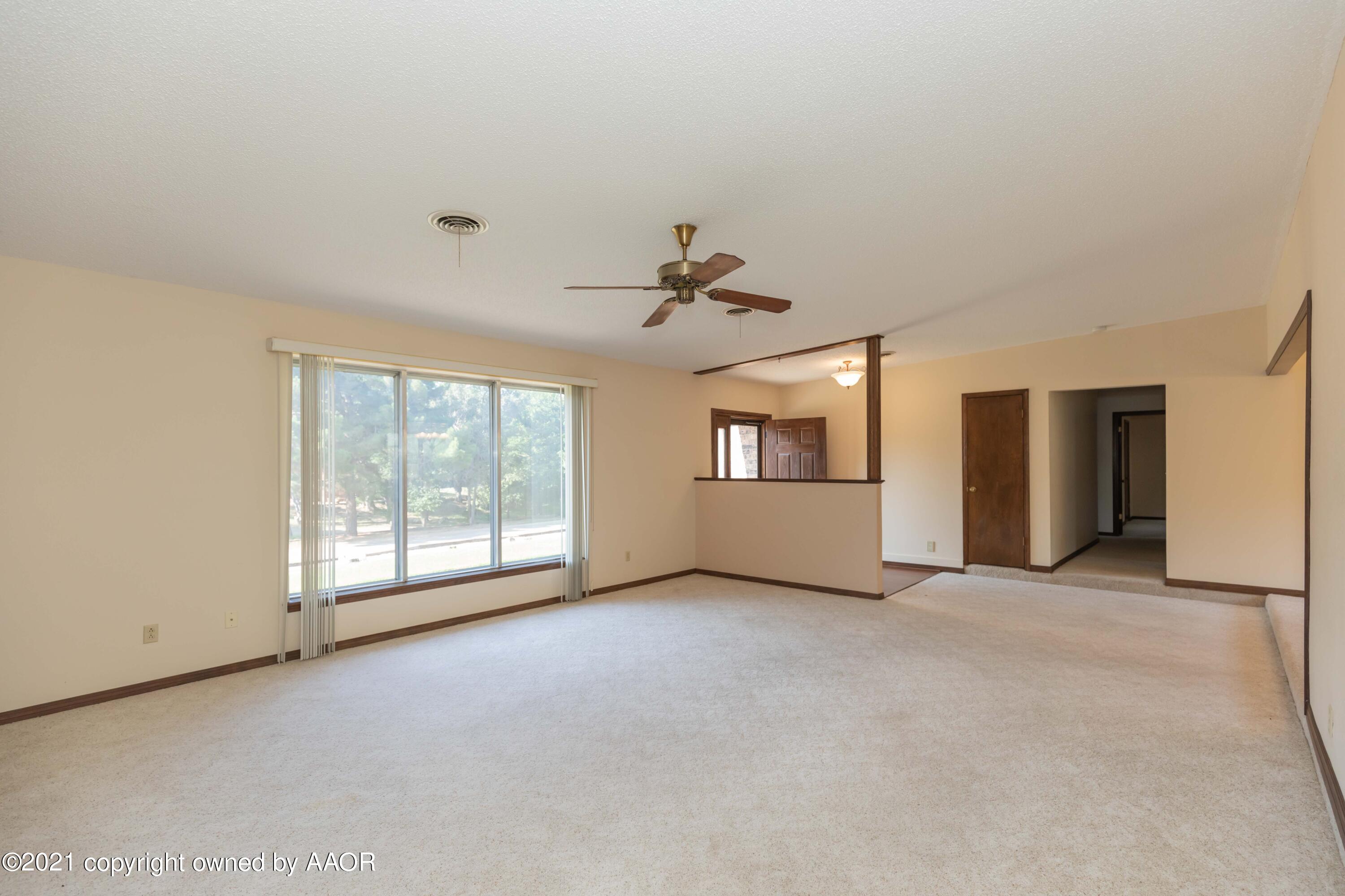 18 Kendall Road Amarillo, TX 79124 - Photo 8 of 46 LIVING ROOM VIEW 3