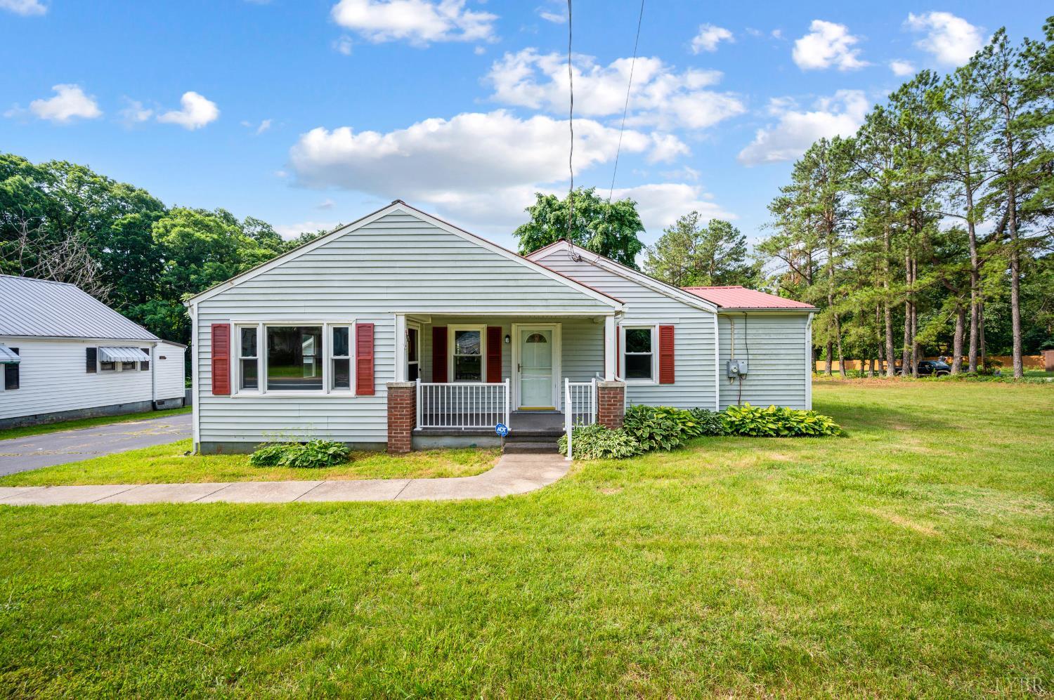 a view of a house with swimming pool and a yard
