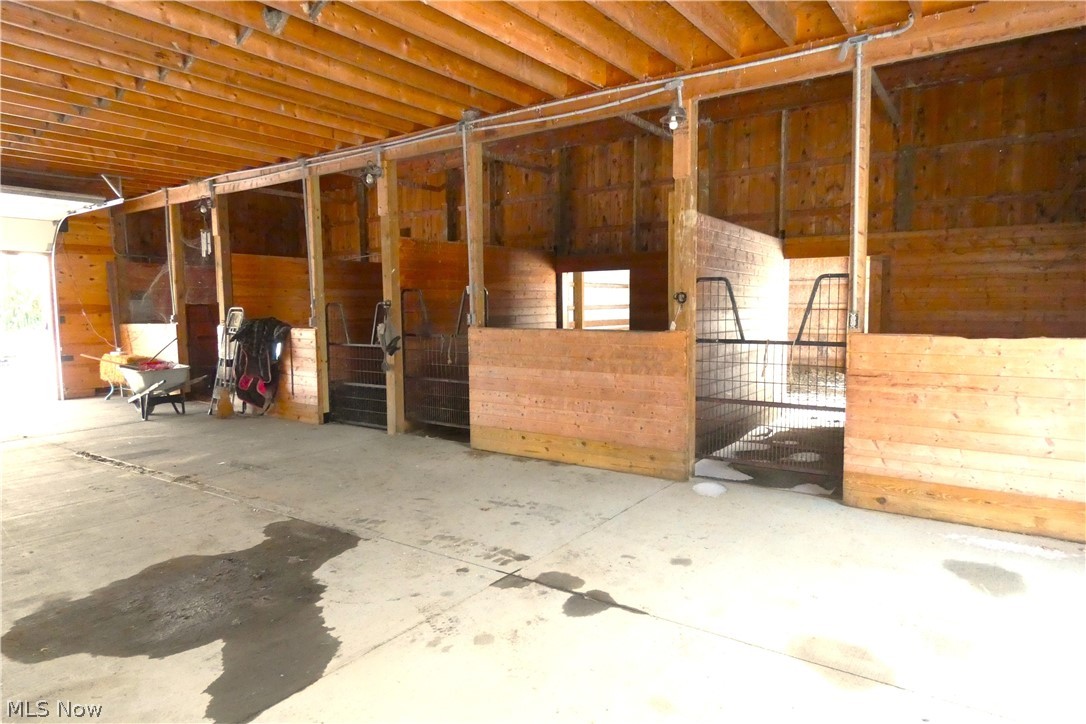 18919 Ravenna Road Chagrin Falls, OH 44023 - Photo 34 of 48 (4) 11.5'x11' stalls. 3 of the stalls have direct access to the run-in shelter from the front Paddock