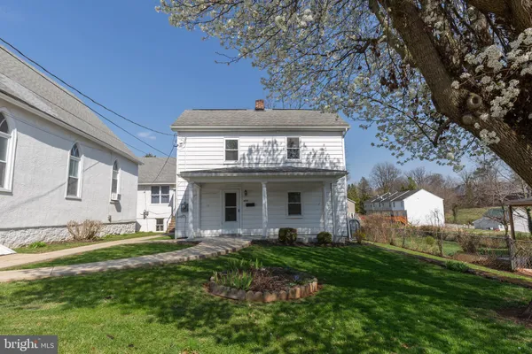 $1,450 | 413 South Lawrence Street, Charles Town, WV 25414