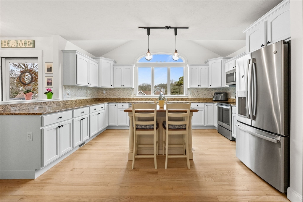11 Aspen Road, Unit 11 Bourne, MA 02532 - Photo 8 of 38