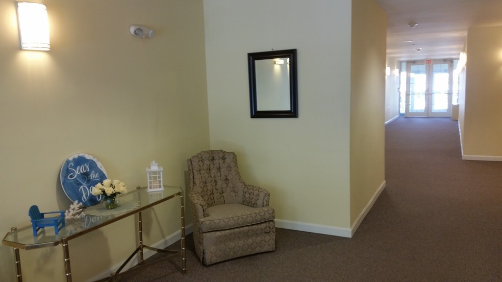 974 Main Street, Unit 25 Wakefield, MA 01880 - Photo 2 of 28 a living room with furniture