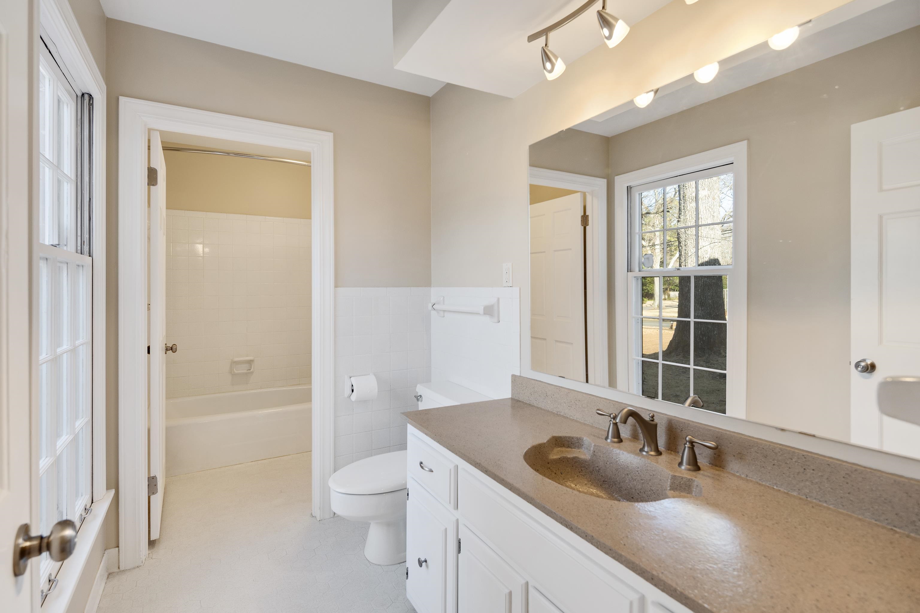 2072 Kirby Road Memphis, TN 38119 - Photo 18 of 39