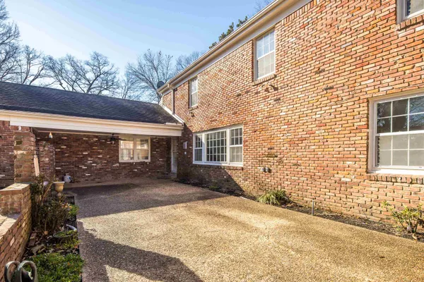 $775,000 | 2072 Kirby Road, Memphis, TN 38119