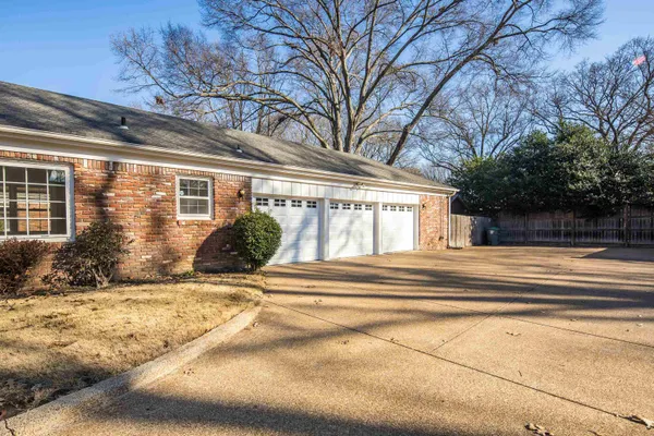 $775,000 | 2072 Kirby Road, Memphis, TN 38119