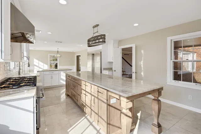 $825,000 | 2072 Kirby Road, Memphis, TN 38119