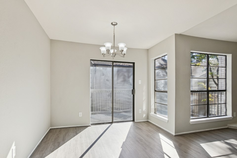 9707 Richmond Avenue, Unit 98 Houston, TX 77063 - Photo 9 of 24 an empty room with windows and entryway