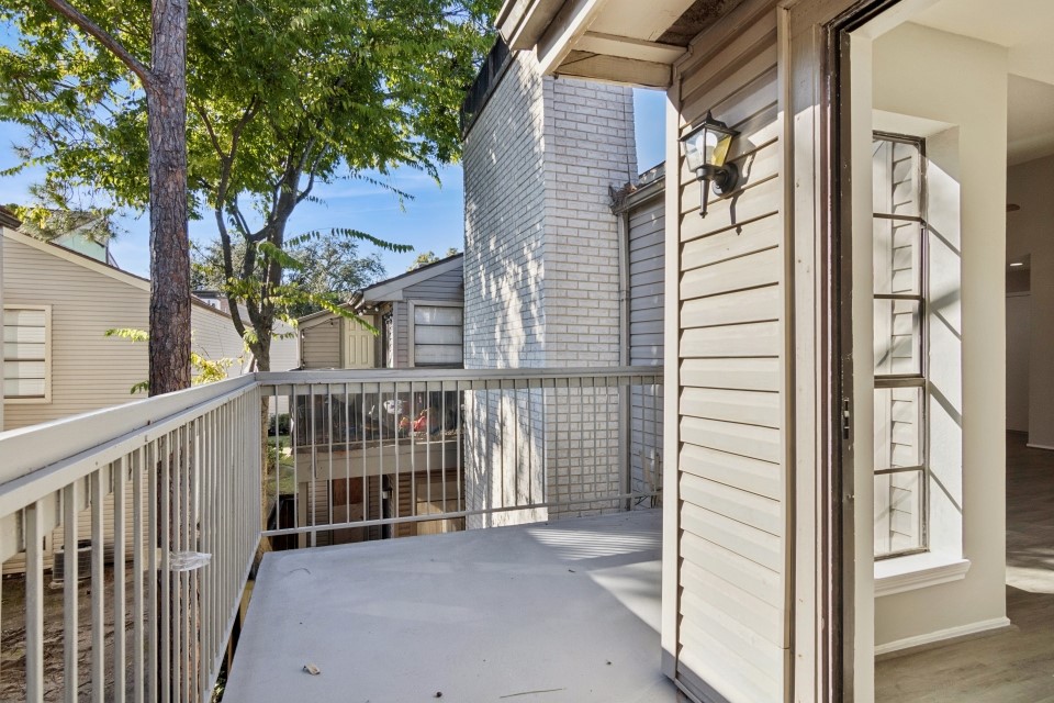9707 Richmond Avenue, Unit 98 Houston, TX 77063 - Photo 10 of 24 a view of front door and porch