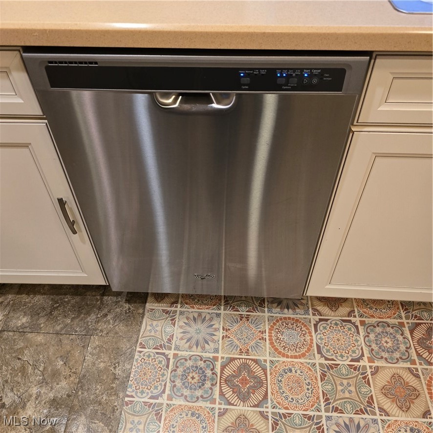 3059 Becket Road Cleveland, OH 44120 - Photo 13 of 24