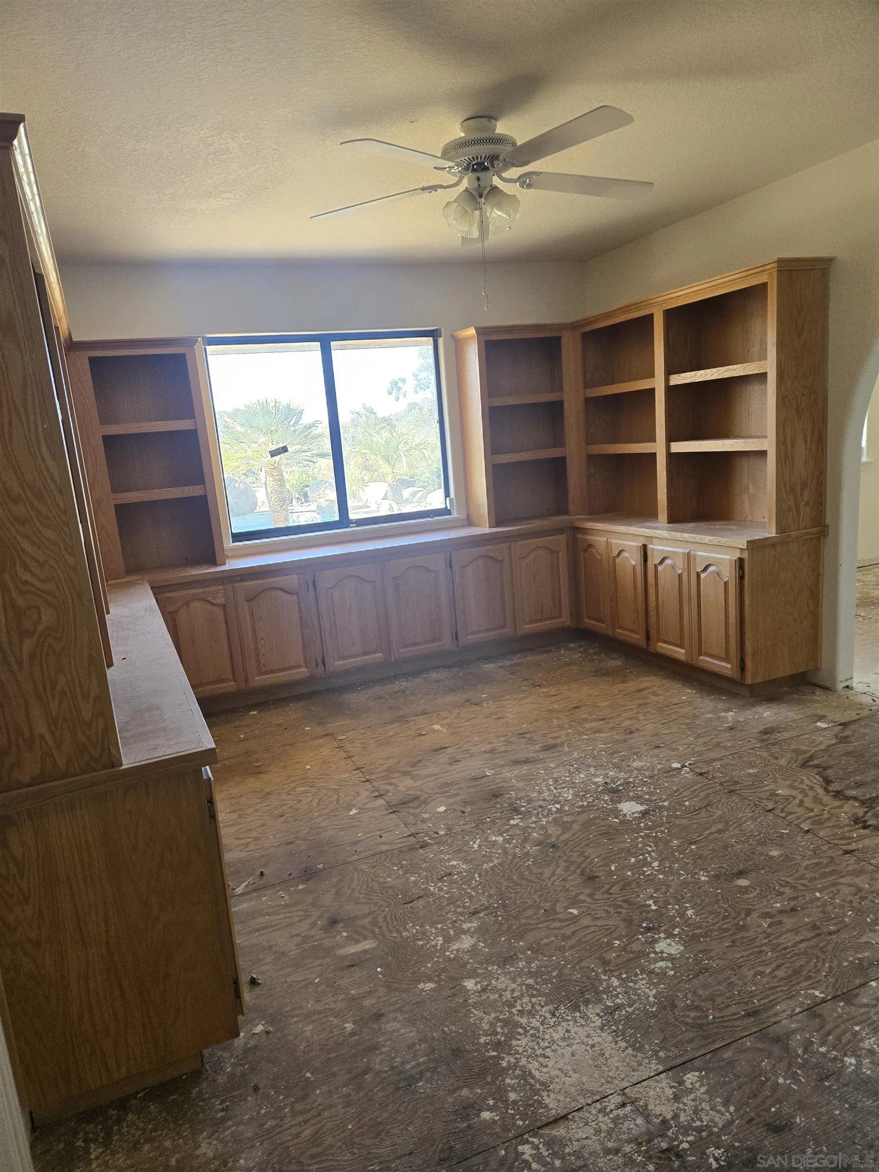 3725 Via Cielo Azul Alpine, CA 91901 - Photo 12 of 37 an empty room with windows