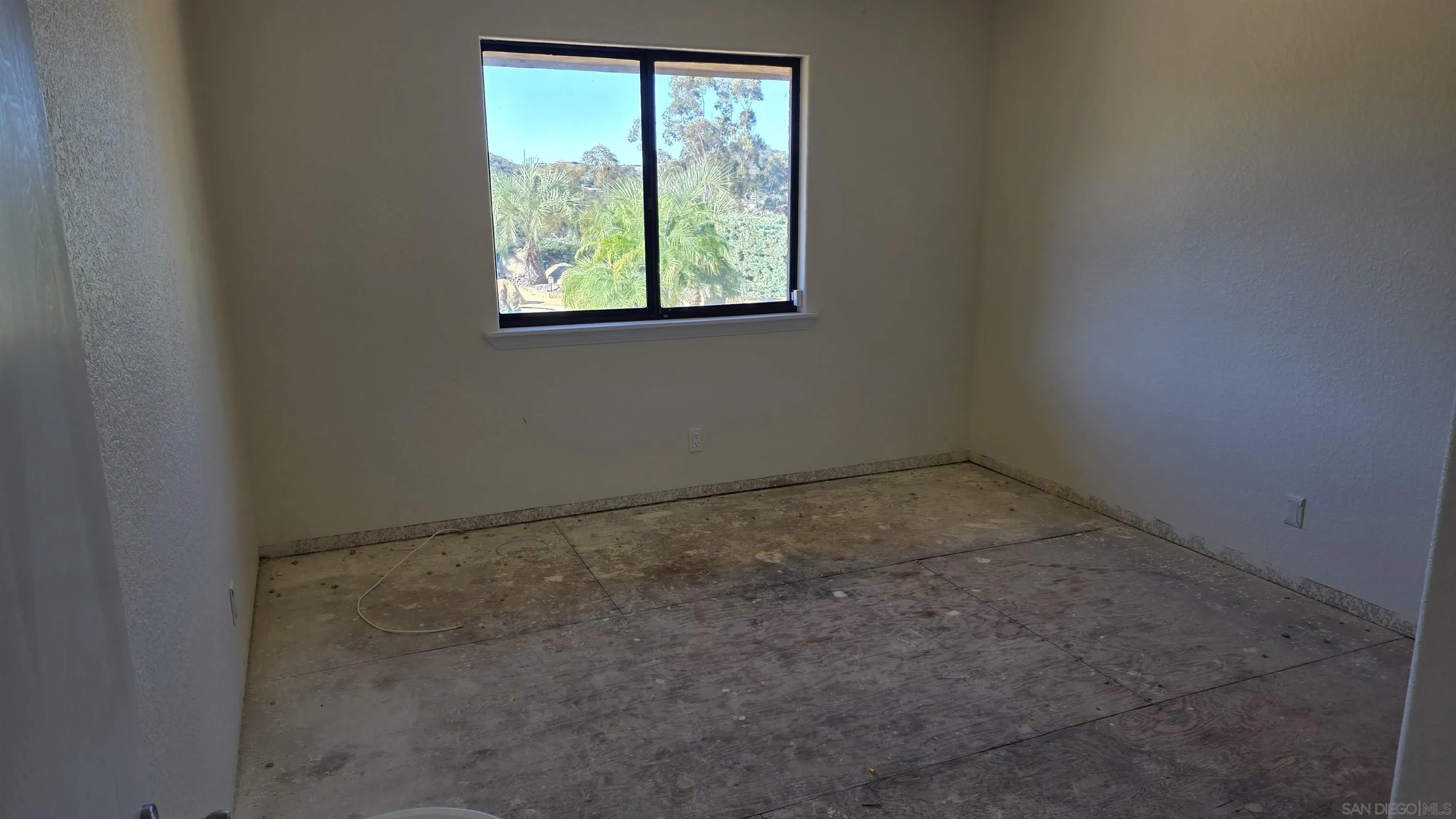 3725 Via Cielo Azul Alpine, CA 91901 - Photo 13 of 37 an empty room with a window
