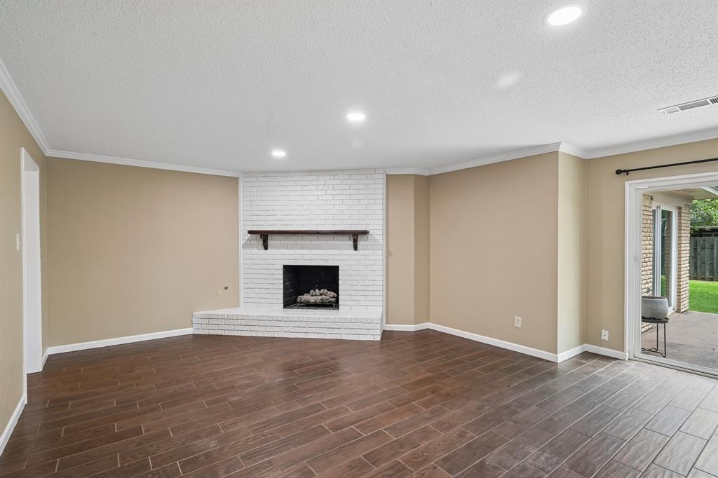 1707 Park Ridge Terrace Arlington, TX 76012 - Photo 6 of 40
